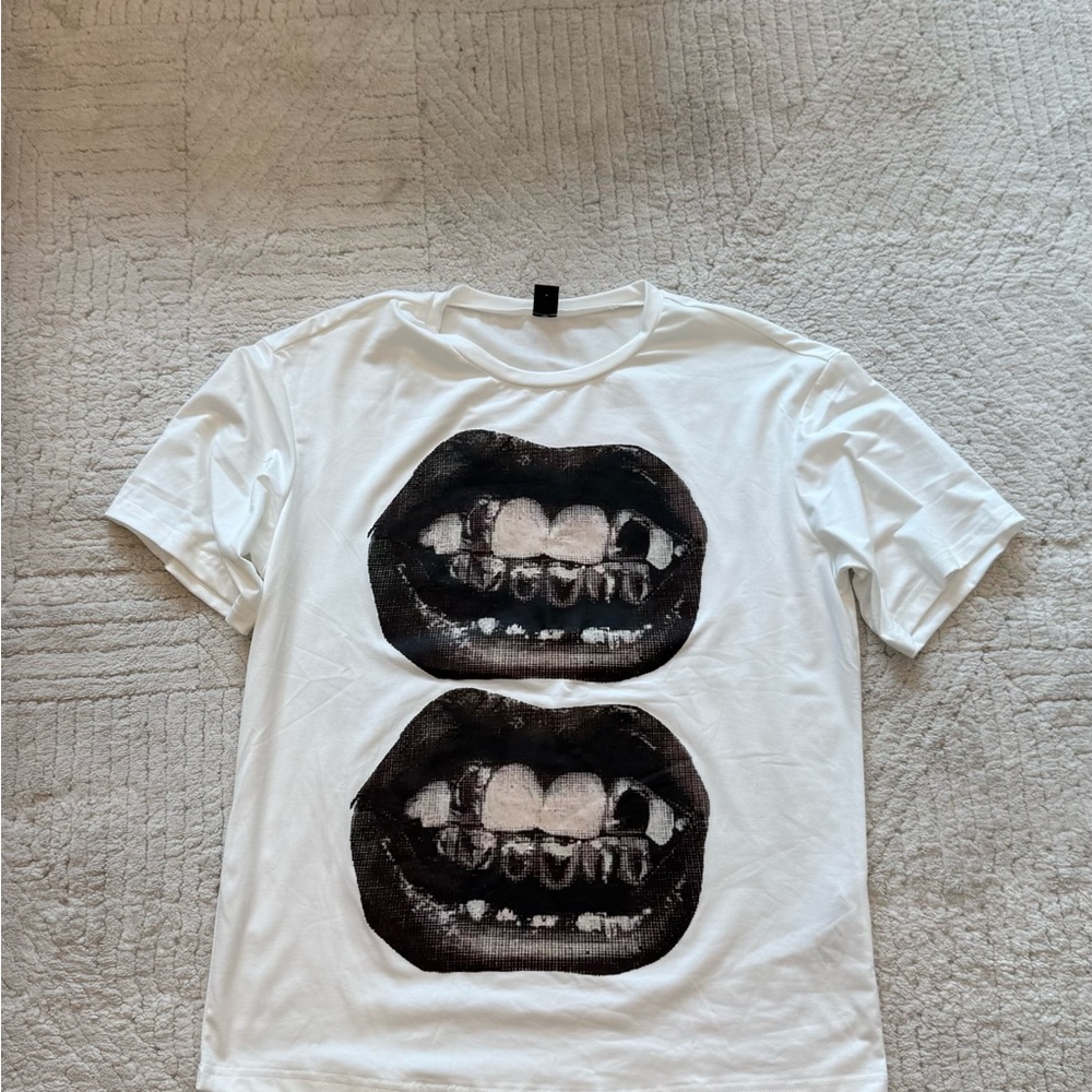 SHEIN Black and White Graphic Short Sleeve Tee